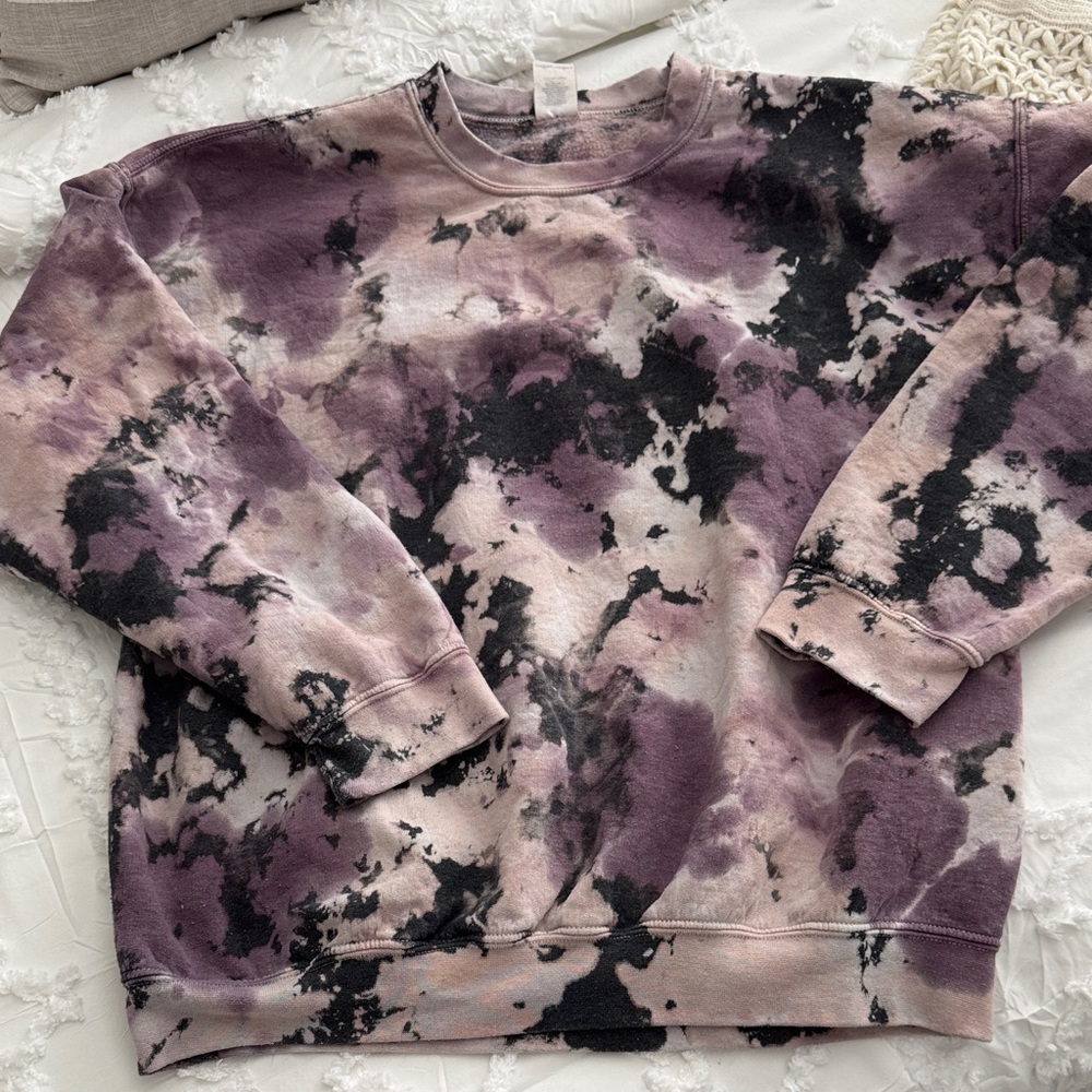 Gildan Purple and Black Tie-Dye Sweatshirt
